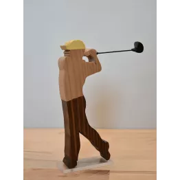 Figurine en bois de golfeur
