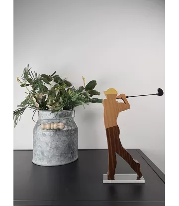 Figurine en bois de golfeur