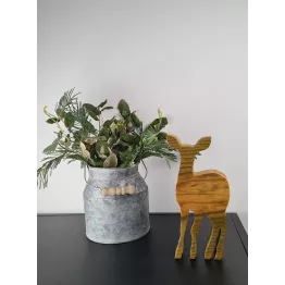 Petite figurine biche en bois recyclé.