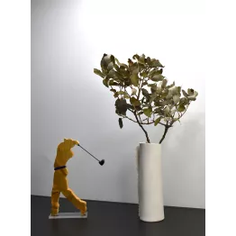 Figurine de golf en bois recyclé.