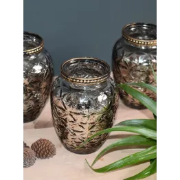 Petit vase argenté avec bord perlé