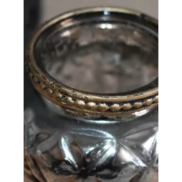 Petit vase argenté avec bord perlé