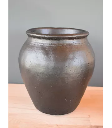 Pot en terre cuite décoration de couleur noire