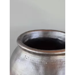 Pot en terre cuite décoration de couleur noire