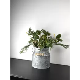 Petit pot en zinc