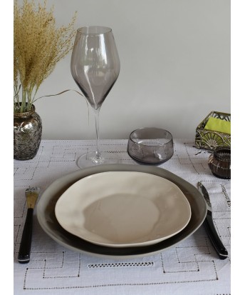 Assiette blanche en grès diamètre 22 finition main