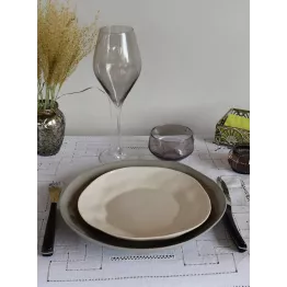 Assiette blanche en grès diamètre 22 finition main