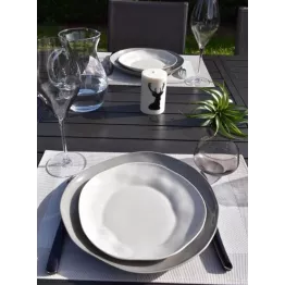 Assiette en grès gris acier D27,5