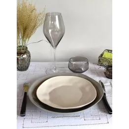Assiette en grès gris acier D27,5