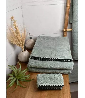 Drap de bain en coton modèle Issey couleur céladon