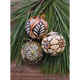 Trio de boules en papier maché