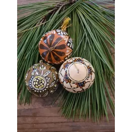 Trio de boules en papier maché
