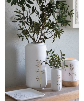 Vase blanc et branche dorée