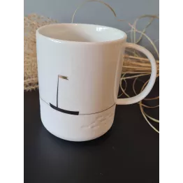 Tasse en porcelaine voilier