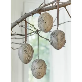 Oeuf de pâques en suspension