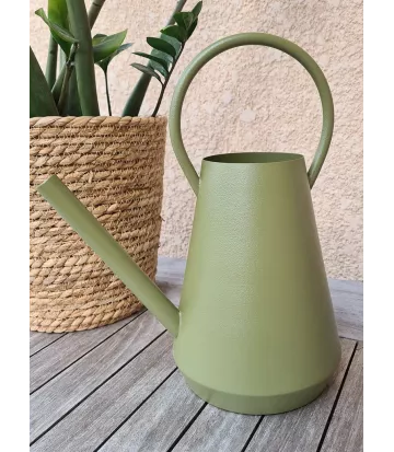 Arrosoir en métal vert