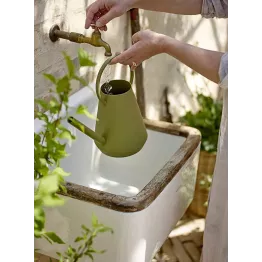 Arrosoir en métal vert