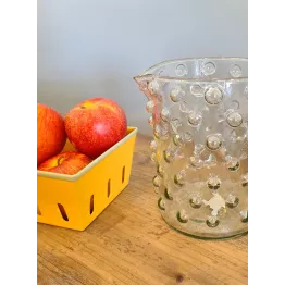 Corbeille en métal jaune