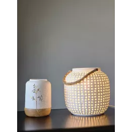 Petite lampe blanche ronde ajourée