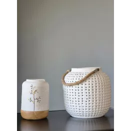 Petite lampe blanche ronde ajourée