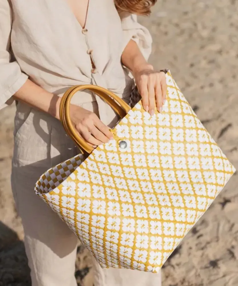 Sac de plage Handed By, un incontournable de l'été. Pratique, élégant, et solide