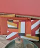 Pratique, colorée cette housse coussin extérieur apportera gaité et style à votre terrasse