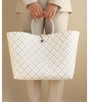 Design moderne et élégance chic et décontractée avec ce cabas Handed By