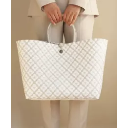 Design moderne et élégance chic et décontractée avec ce cabas Handed By