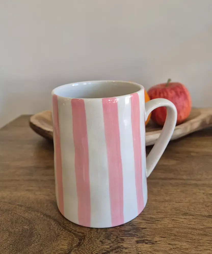 Mug rayures rose  Bloomingville : élégance et douceur au quotidien