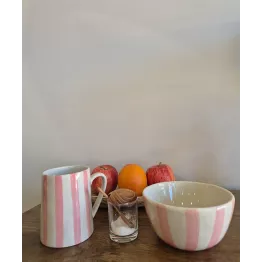 Mug rayures rose  Bloomingville : élégance et douceur au quotidien