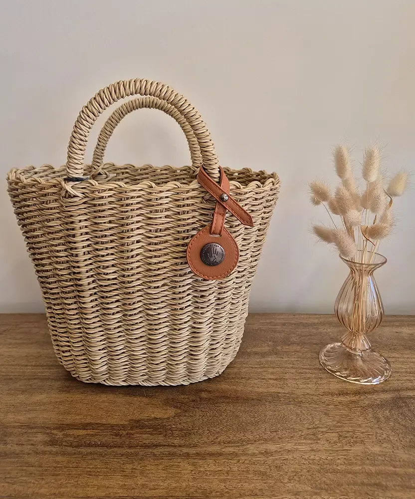 Pratique, élégant, eco-responsable ce mini sac tressé va vous séduire