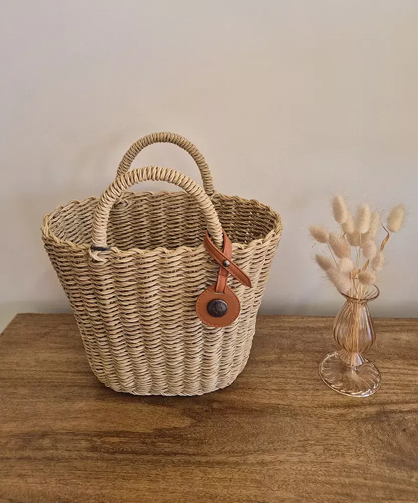 Pratique, élégant, eco-responsable ce mini sac tressé va vous séduire