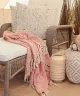 Atout charme pour ce plaid rose en coton