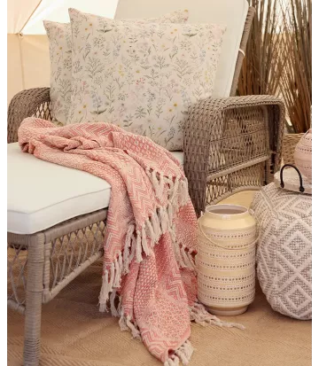 Atout charme pour ce plaid rose en coton