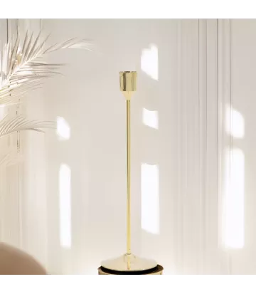 Lignes longilignes, élégance et simplicité pour ce bougeoir doré