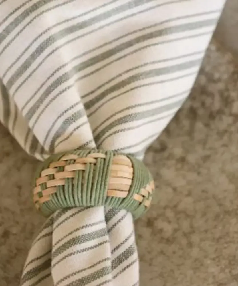 Rond de serviette osier : une touche colorée, conviviale pour votre table