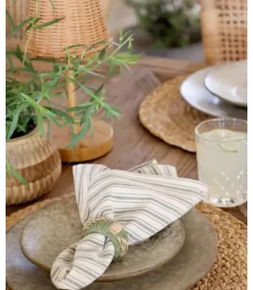 Rond de serviette osier : une touche colorée, conviviale pour votre table