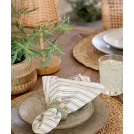 Rond de serviette osier : une touche colorée, conviviale pour votre table