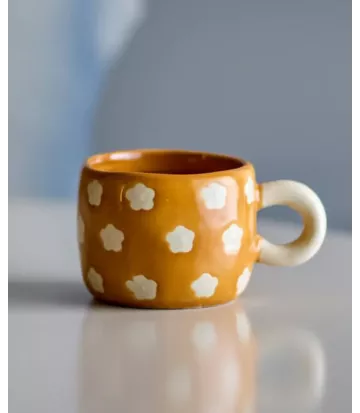 Mini tasse fleurie marron en grès Bloomingville