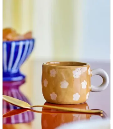 Mini tasse fleurie marron en grès Bloomingville