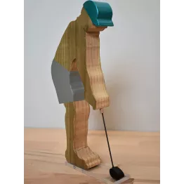 Figurine de golfeur en bois recyclé.